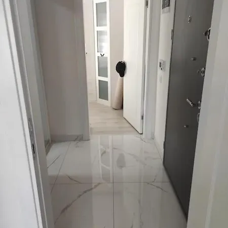 Aylik /sezonluk Kiralik 1+1 Klimali Yeni Dairede Yenihisar