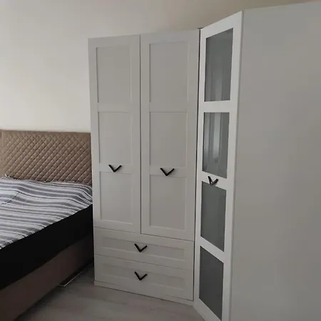 Aylik /sezonluk Kiralik 1+1 Klimali Yeni Dairede Lägenhet *