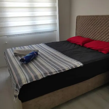 Aylik /sezonluk Kiralik 1+1 Klimali Yeni Dairede Lägenhet Yenihisar
