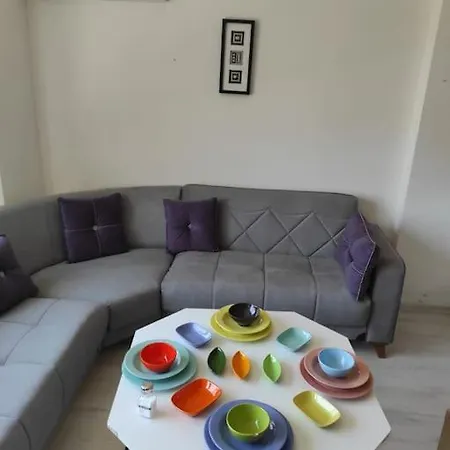 Aylik /sezonluk Kiralik 1+1 Klimali Yeni Dairede Lägenhet *