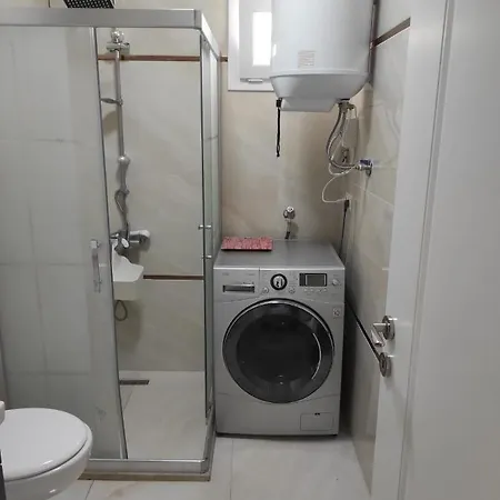Lägenhet Aylik /sezonluk Kiralik 1+1 Klimali Yeni Dairede Yenihisar